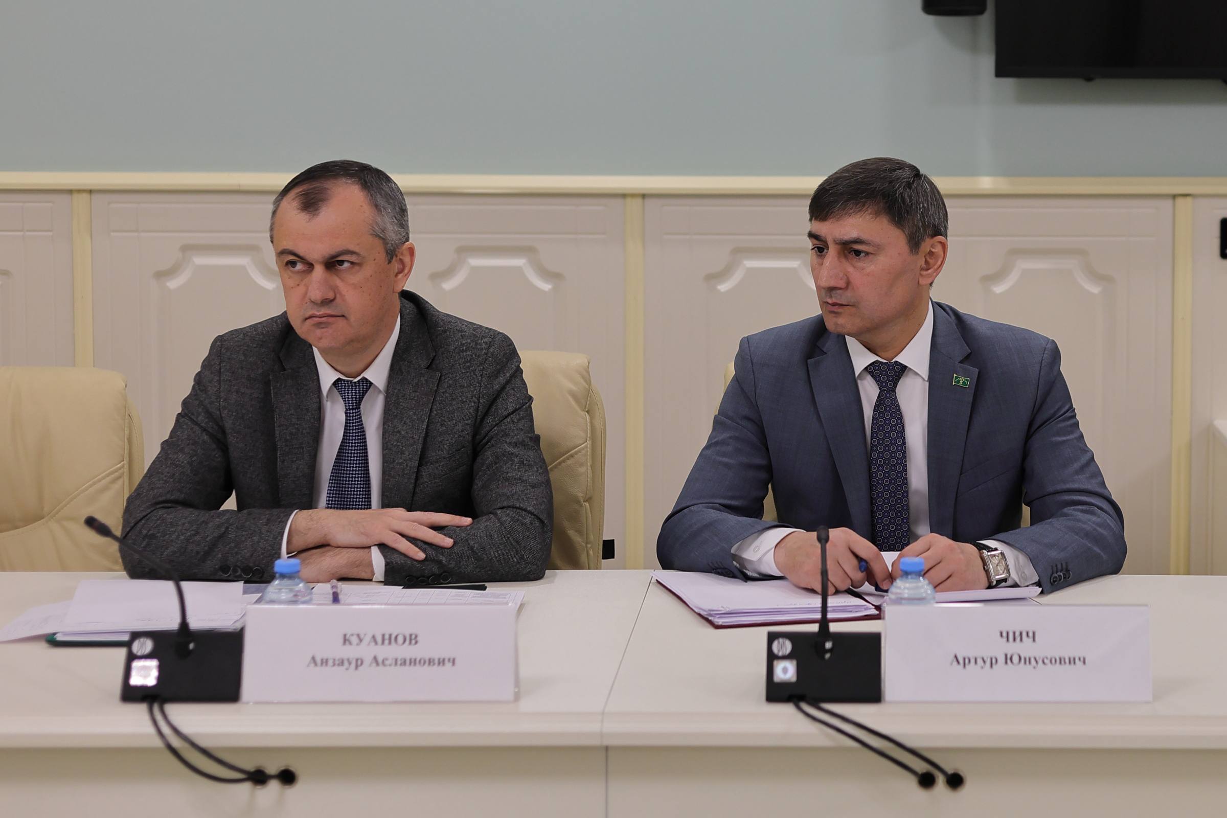 Мурат Кумпилов: На совещании с членами Кабмина Адыгеи и руководителями муниципалитетов обсудили вопросы реализации национальных проектов, госпрограмм, партийных проектов «Единой России» Мурат Кумпилов: На совещании с членами Кабмина Адыгеи и руководителями муниципалитетов обсудили вопросы реализации национальных проектов, госпрограмм, партийных проектов «Единой России»