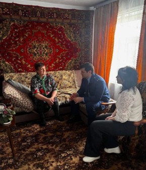 Прокурор Гиагинского района Заур Джанчатов провел выездной прием члена семьи участника СВО