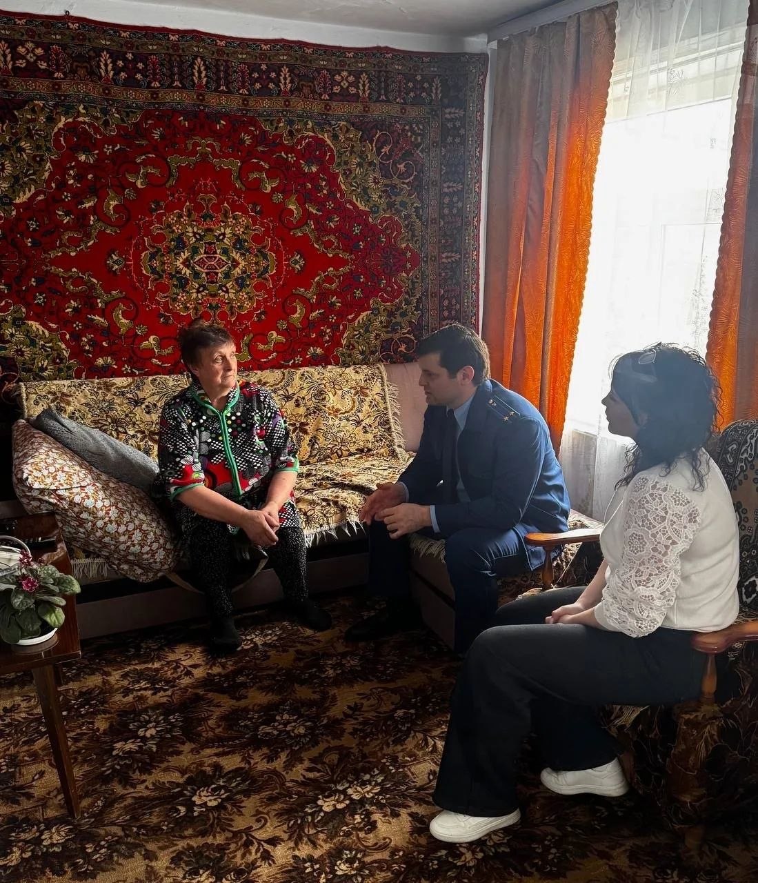 Прокурор Гиагинского района Заур Джанчатов провел выездной прием члена семьи участника СВО