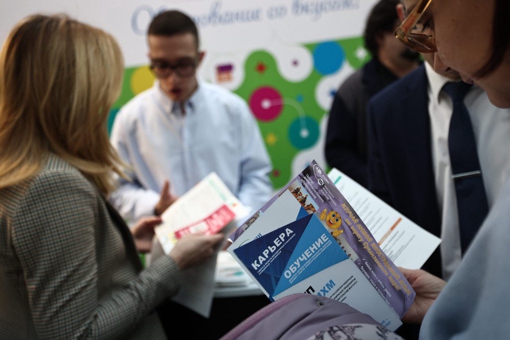 В России смягчают ограничения для трудоустройства подростков