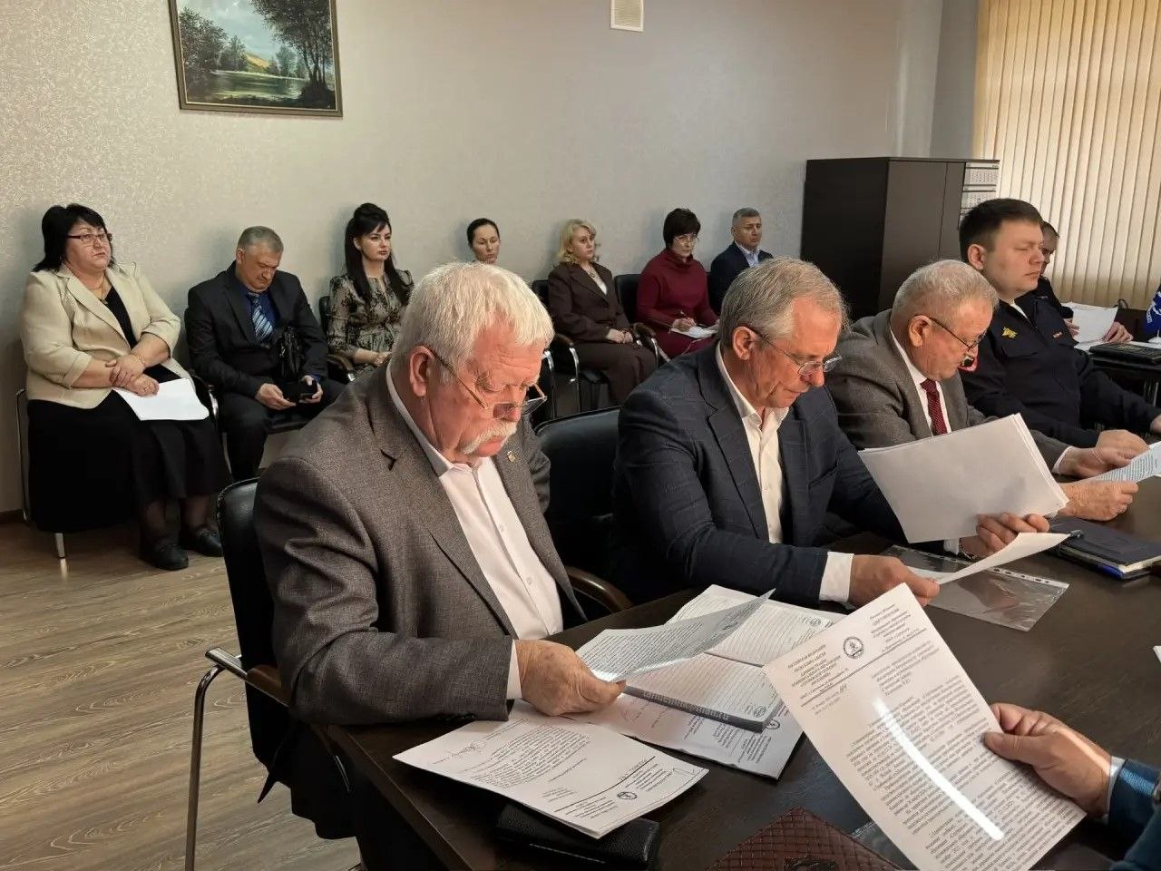 В Гиагинском районе прошло заседание комиссии по безопасности дорожного движения В Гиагинском районе прошло заседание комиссии по безопасности дорожного движения