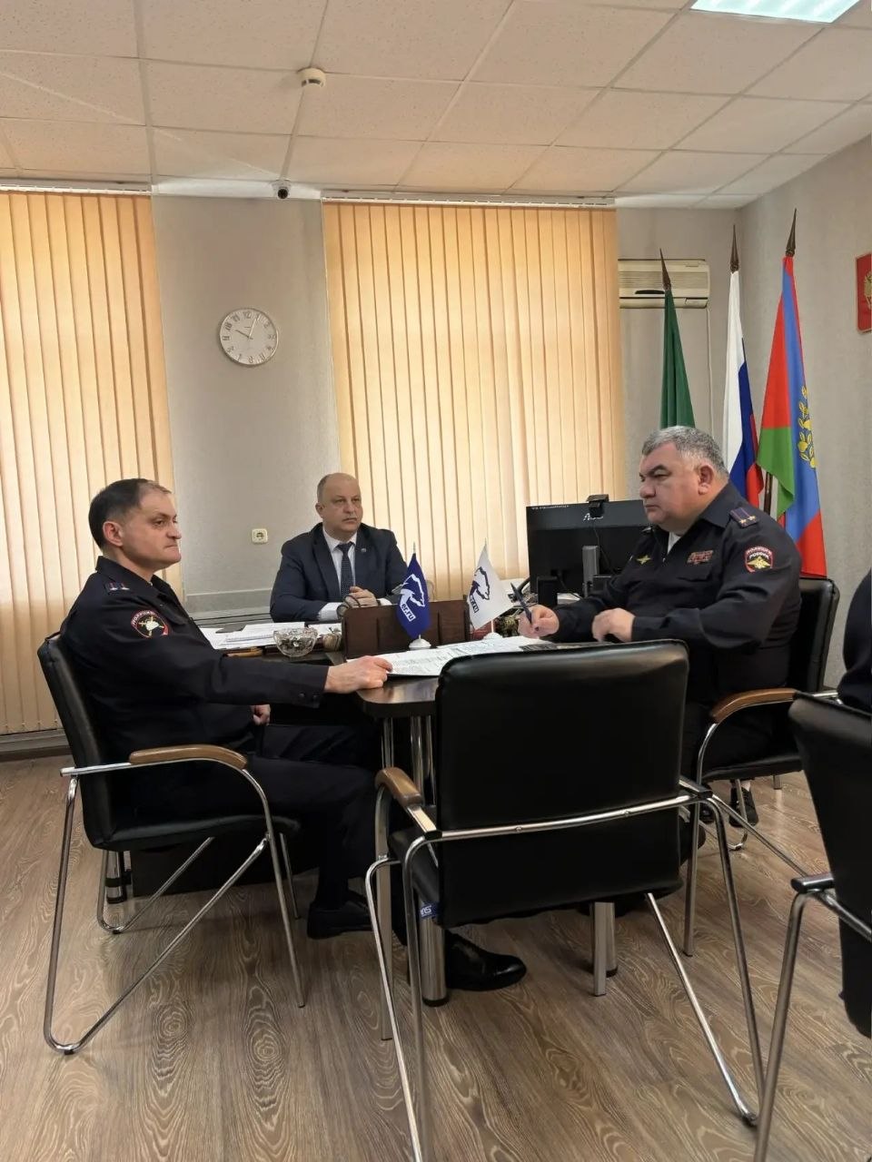 В Гиагинском районе прошло заседание комиссии по безопасности дорожного движения В Гиагинском районе прошло заседание комиссии по безопасности дорожного движения