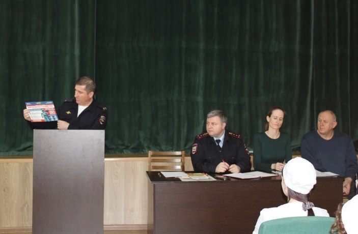 В Адыгее полицейские и общественники рассказали будущим медикам о мерах профилактики мошенничества и последствиях дропперства В Адыгее полицейские и общественники рассказали будущим медикам о мерах профилактики мошенничества и последствиях дропперства