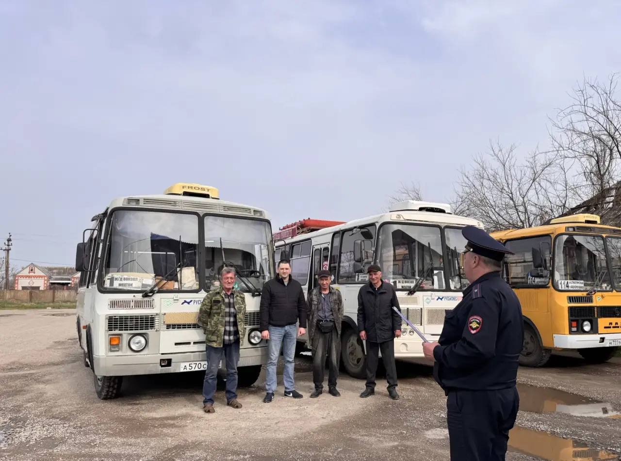 Сотрудники Госавтоинспекции Гиагинского района провели профилактическую работу с водителями пассажирского транспорта