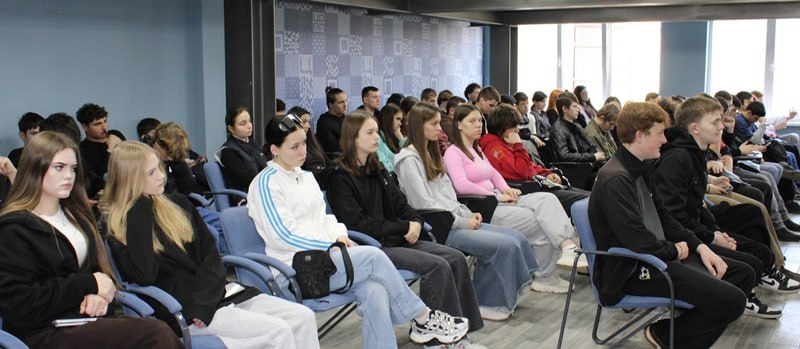 В Адыгее полицейские и представители общественности рассказали студентам техникума о профилактике мошенничеств и последствиях дропперства В Адыгее полицейские и представители общественности рассказали студентам техникума о профилактике мошенничеств и последствиях дропперства