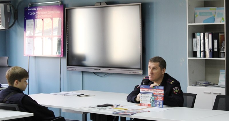 В Адыгее полицейские и представители общественности рассказали студентам техникума о профилактике мошенничеств и последствиях дропперства В Адыгее полицейские и представители общественности рассказали студентам техникума о профилактике мошенничеств и последствиях дропперства
