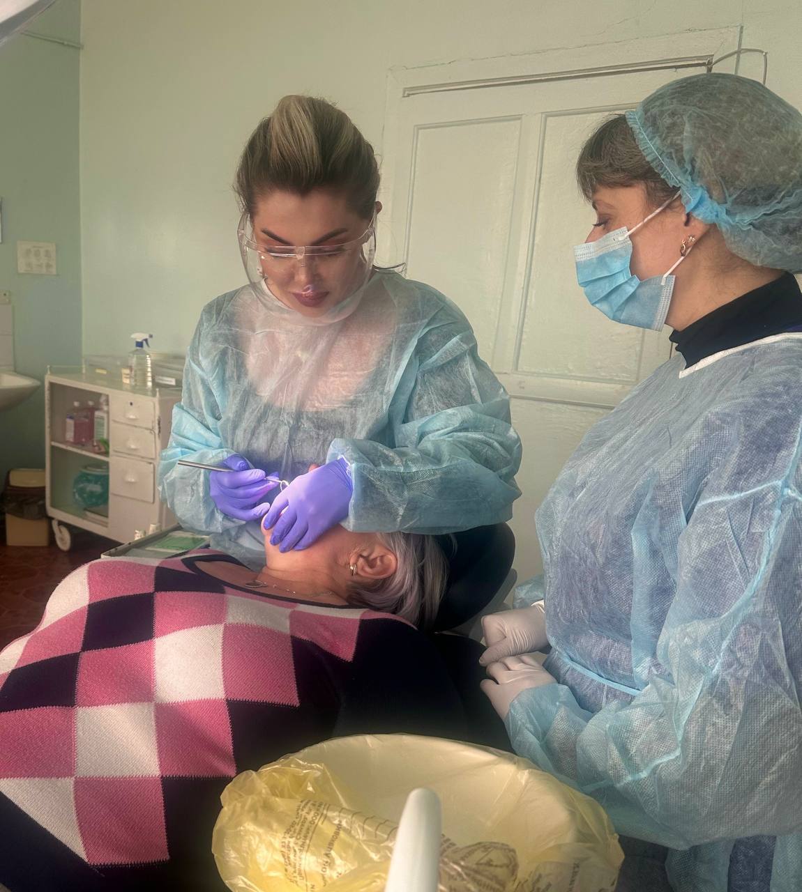 Игорь Кастюкевич: Четвертая смена стоматологов из Республики Адыгея приступила к работе в Нижнесерогозской больнице Херсонской области. Игорь Кастюкевич: Четвертая смена стоматологов из Республики Адыгея приступила к работе в Нижнесерогозской больнице Херсонской области.