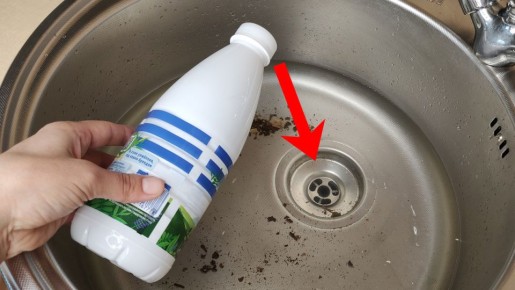 Простой способ справиться с засором в раковине с помощью бутылки