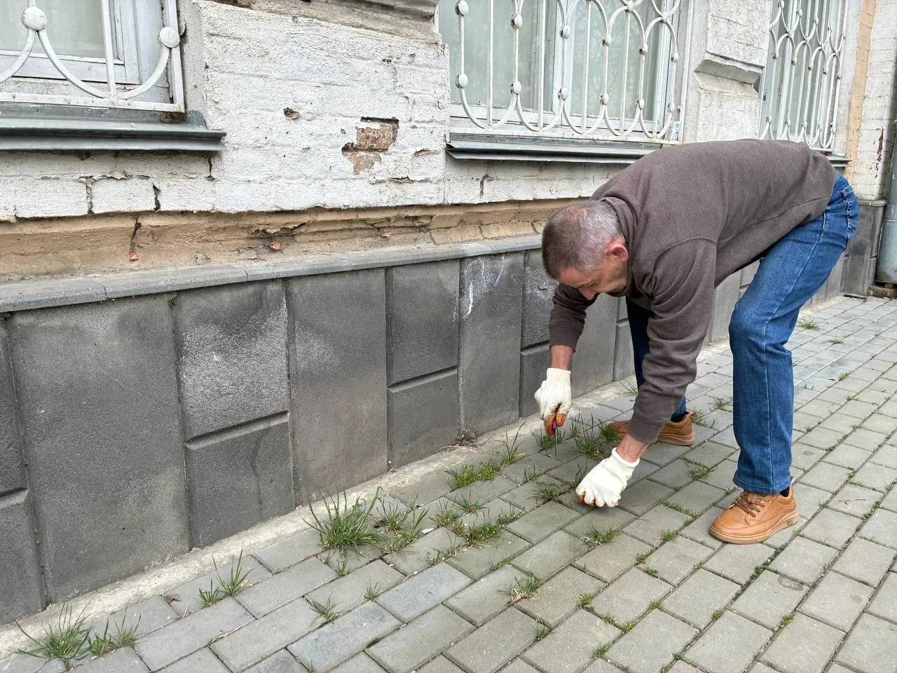 Кстати, во время сегодняшнего субботника мы тоже не остались в стороне и навели порядок у территории нашей редакции Кстати, во время сегодняшнего субботника мы тоже не остались в стороне и навели порядок у территории нашей редакции