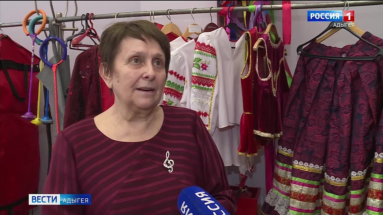 Душой прославленного ансамбля народной песни из Майкопского района "Кубаночка" является его основатель и художественный руководитель - заслуженный работник культуры Республики Адыгея и Российской Федерации Любовь Мокрова