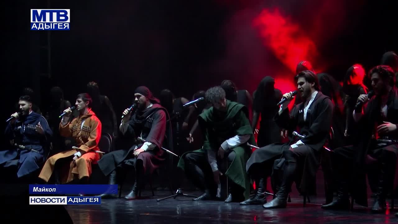 Лучшие композиции и номера исполнил на юбилейном концерте заслуженный коллектив народного творчества России, фольклорно-этнографический ансамбль «Ащэмэз»