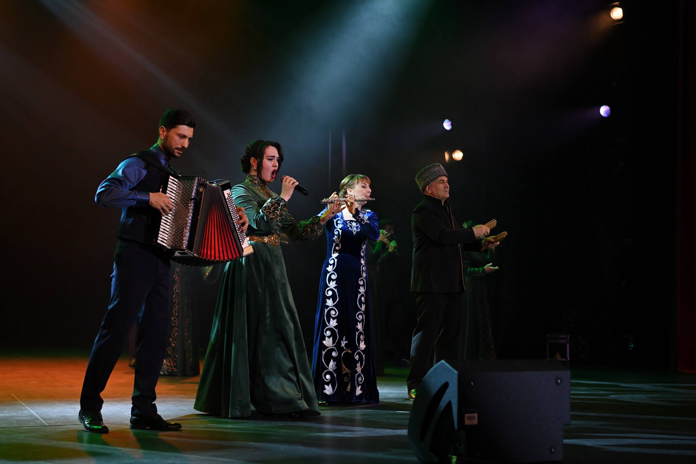 Мурат Кумпилов: Сегодня свой 35-летний юбилей празднует наш прославленный и легендарный коллектив – «Исламей»! Мурат Кумпилов: Сегодня свой 35-летний юбилей празднует наш прославленный и легендарный коллектив – «Исламей»!