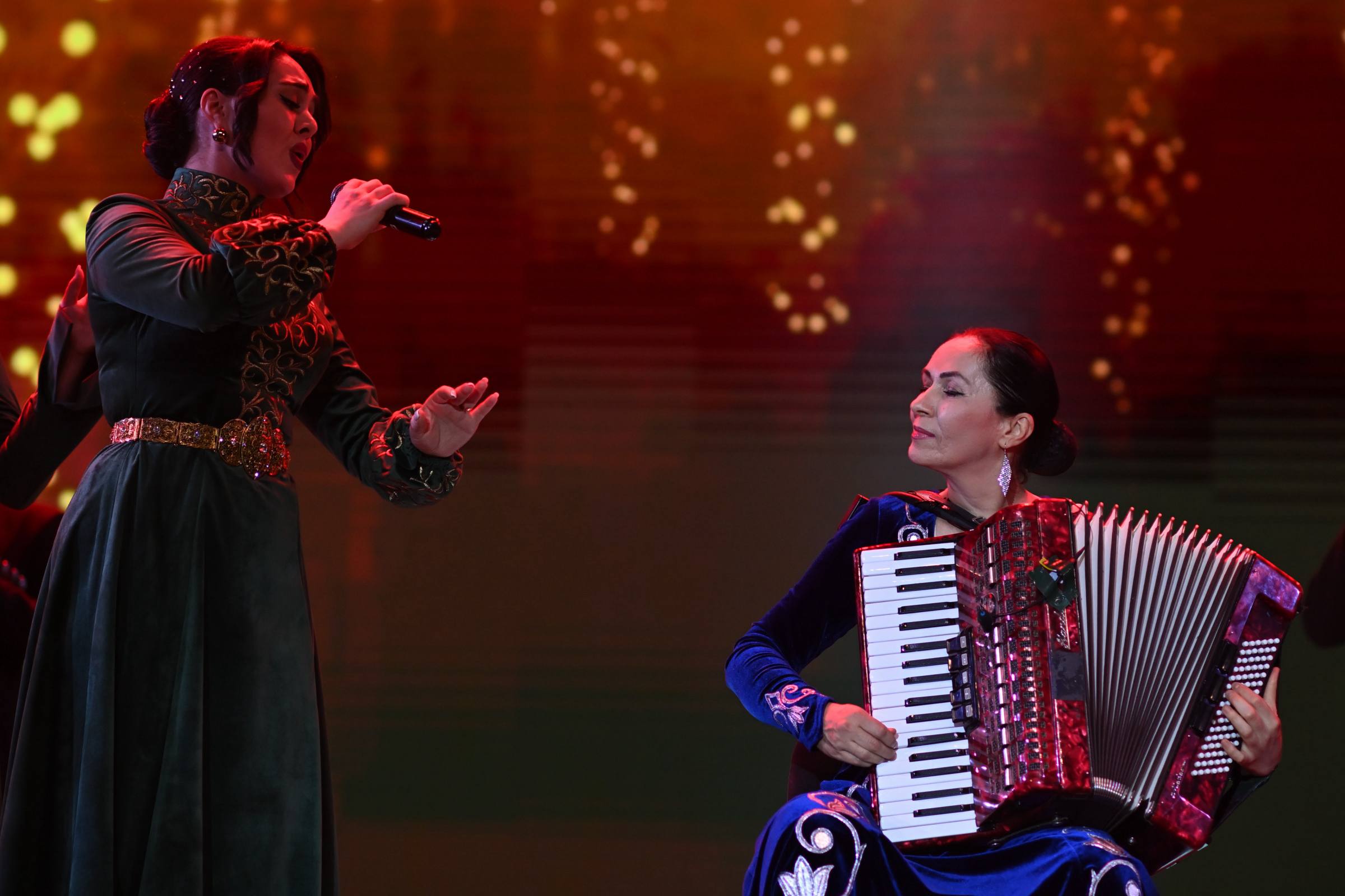 Мурат Кумпилов: Сегодня свой 35-летний юбилей празднует наш прославленный и легендарный коллектив – «Исламей»!