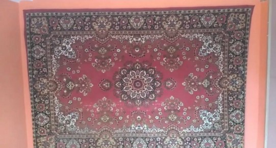 Как бабушкины вещи становятся современным трендом: ковры и эмалированная посуда вновь в моде