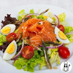 Салат Нисуаз с лососем