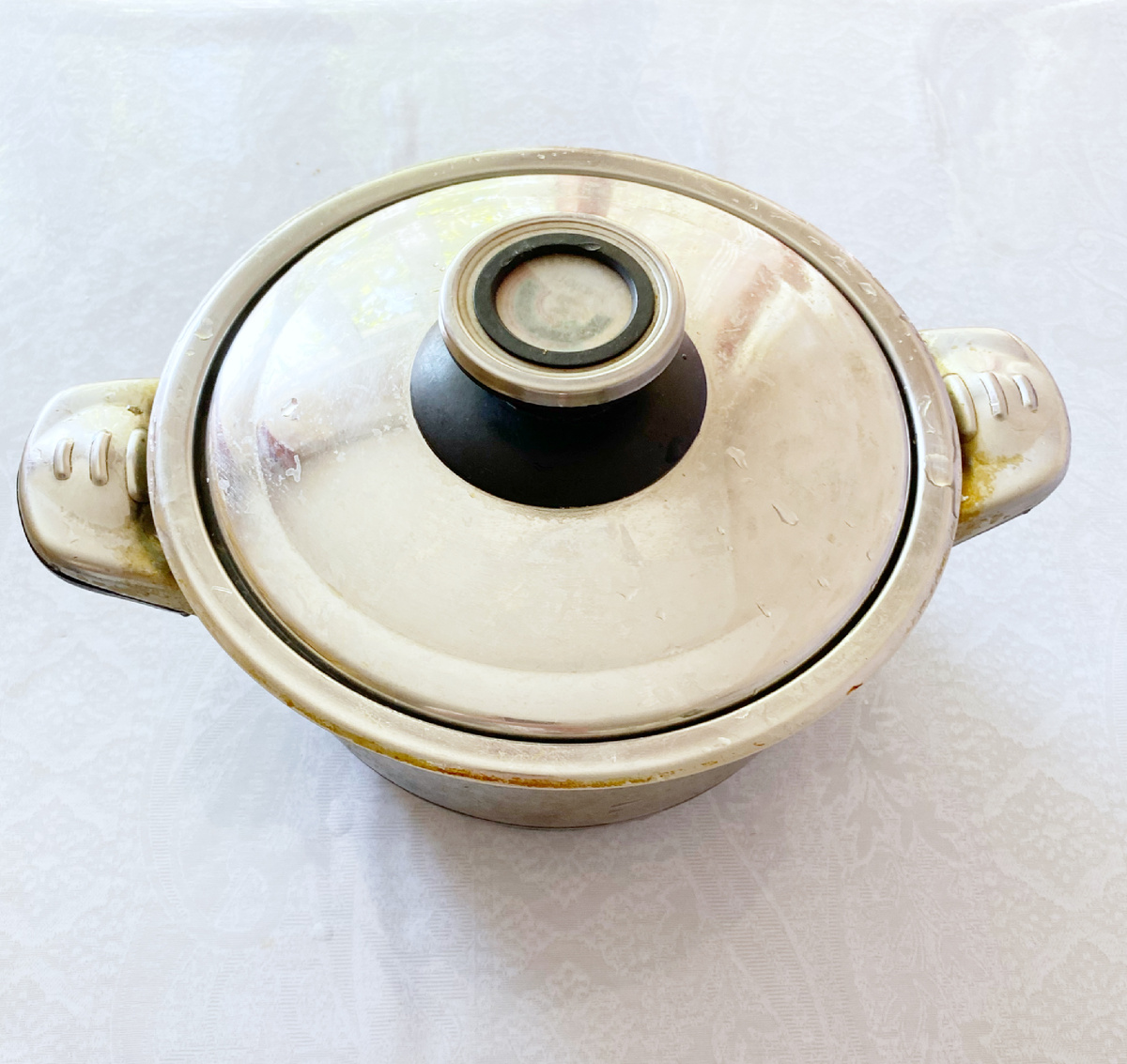 Как вернуть жизнь любимой кастрюле: проверенный рецепт очистки