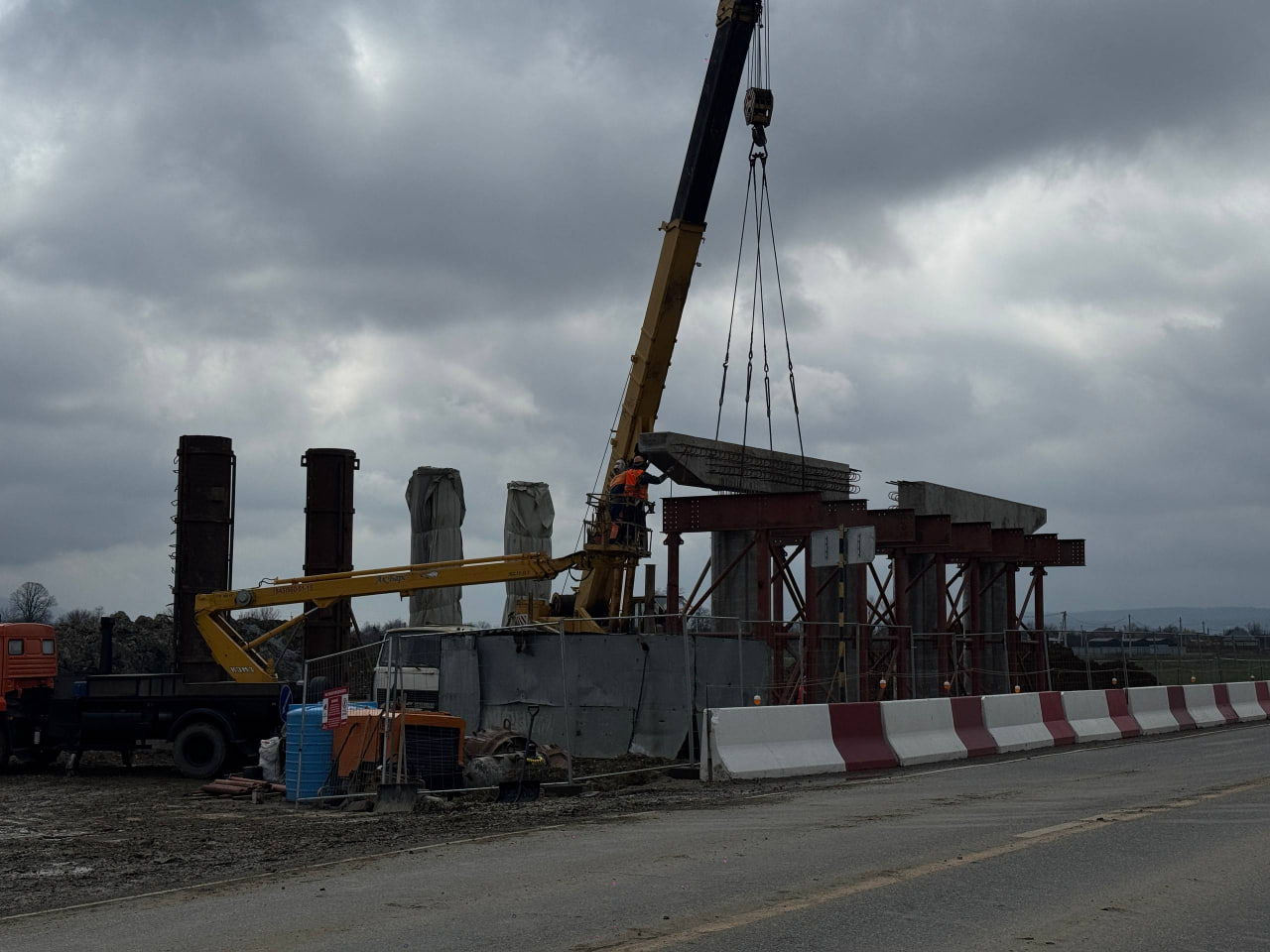 В нашей республике благодаря национальному проекту «Инфраструктура для жизни» осуществляется реализация одного из наиболее значимых инфраструктурных проектов последних лет — строительство второго этапа третьей очереди Обхода...