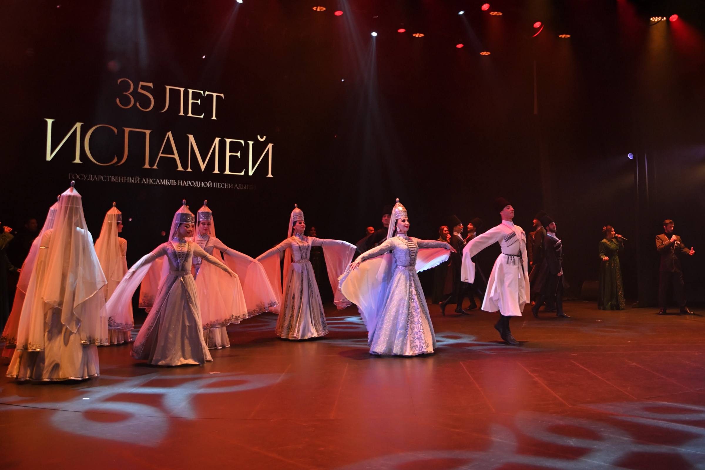 Мурат Кумпилов: Сегодня свой 35-летний юбилей празднует наш прославленный и легендарный коллектив – «Исламей»! Мурат Кумпилов: Сегодня свой 35-летний юбилей празднует наш прославленный и легендарный коллектив – «Исламей»!