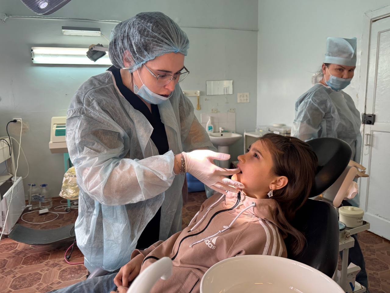 Игорь Кастюкевич: Более 150 человек приняли врачи стоматологи из Адыгеи за четверную смену в Нижнесерогозской больнице Херсонской области. Игорь Кастюкевич: Более 150 человек приняли врачи стоматологи из Адыгеи за четверную смену в Нижнесерогозской больнице Херсонской области.