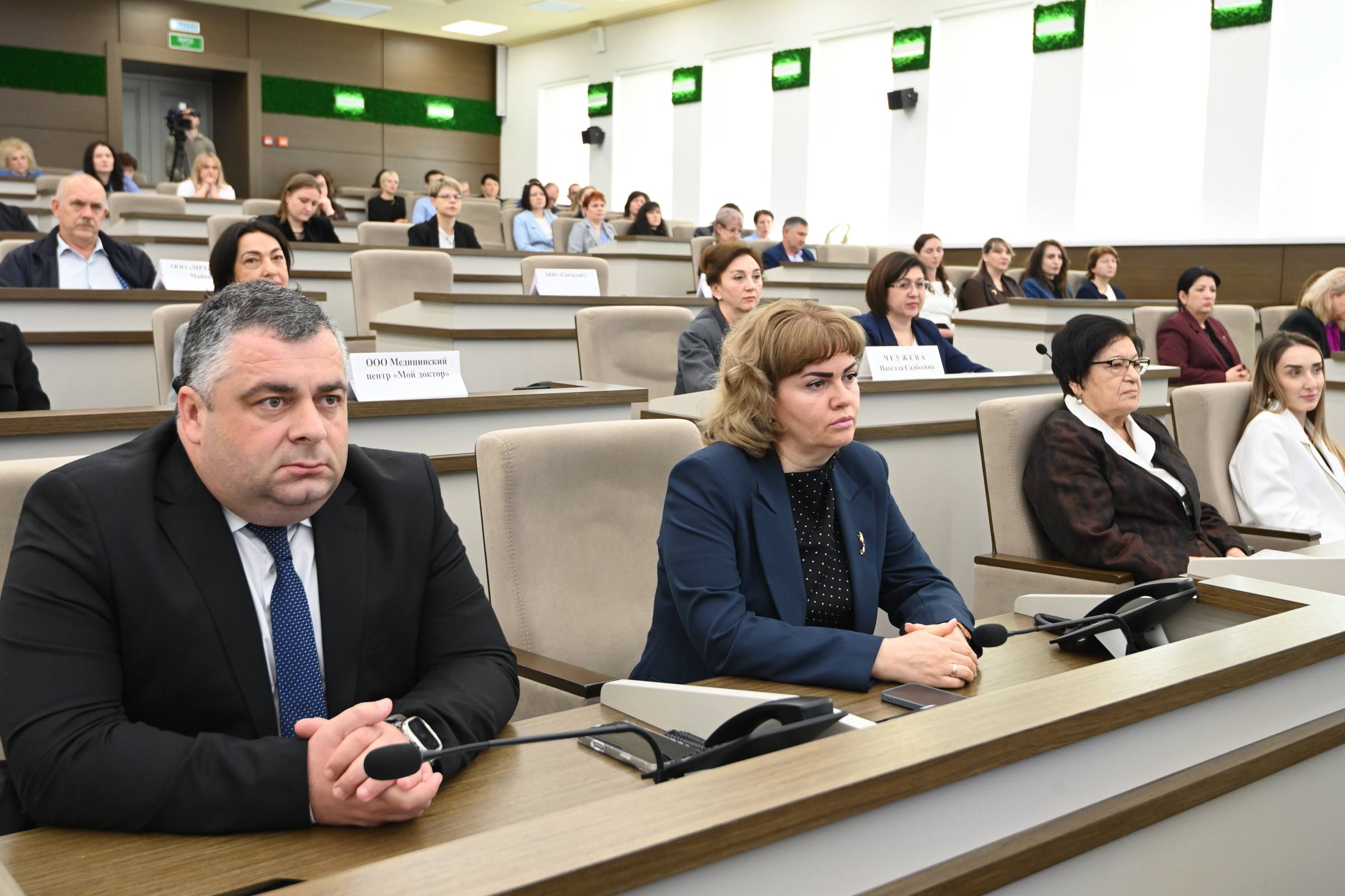 Мурат Кумпилов: Сегодня прошло заседание коллегии сотрудников регионального Министерства здравоохранения и всех, кто связан с этим важнейшим направлением деятельности Мурат Кумпилов: Сегодня прошло заседание коллегии сотрудников регионального Министерства здравоохранения и всех, кто связан с этим важнейшим направлением деятельности