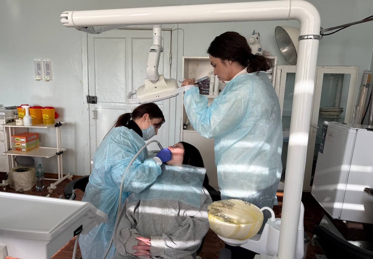 Игорь Кастюкевич: Более 150 человек приняли врачи стоматологи из Адыгеи за четверную смену в Нижнесерогозской больнице Херсонской области. Игорь Кастюкевич: Более 150 человек приняли врачи стоматологи из Адыгеи за четверную смену в Нижнесерогозской больнице Херсонской области.