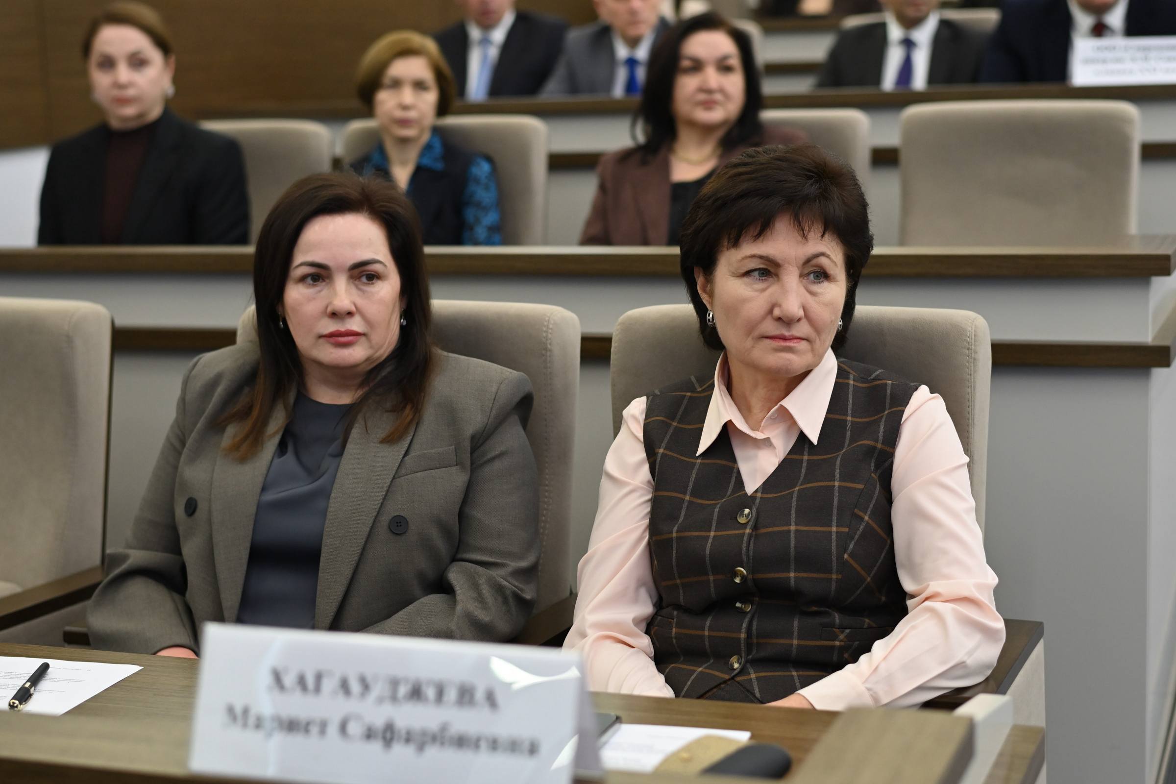 Мурат Кумпилов: Сегодня прошло заседание коллегии сотрудников регионального Министерства здравоохранения и всех, кто связан с этим важнейшим направлением деятельности Мурат Кумпилов: Сегодня прошло заседание коллегии сотрудников регионального Министерства здравоохранения и всех, кто связан с этим важнейшим направлением деятельности