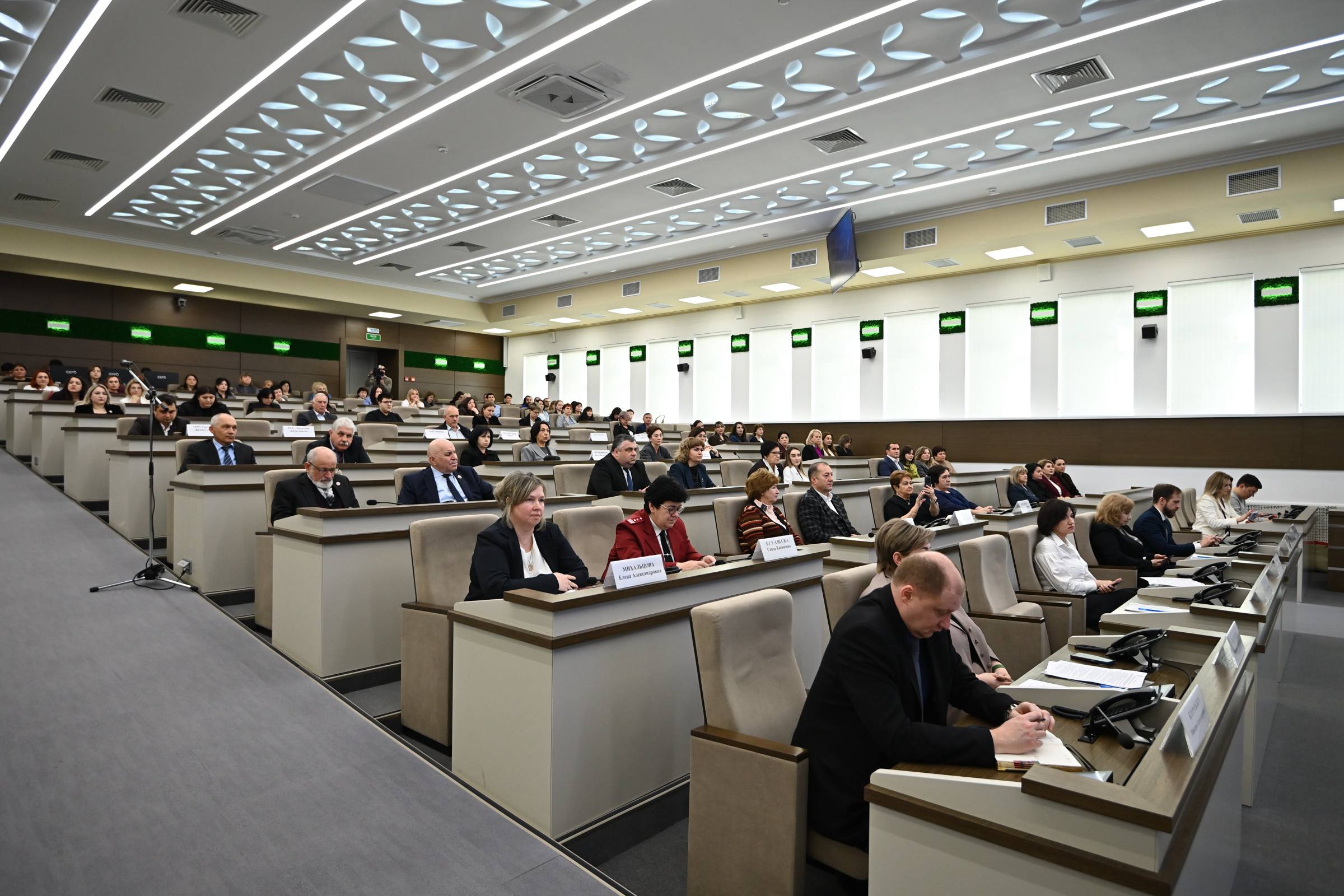 Мурат Кумпилов: Сегодня прошло заседание коллегии сотрудников регионального Министерства здравоохранения и всех, кто связан с этим важнейшим направлением деятельности Мурат Кумпилов: Сегодня прошло заседание коллегии сотрудников регионального Министерства здравоохранения и всех, кто связан с этим важнейшим направлением деятельности