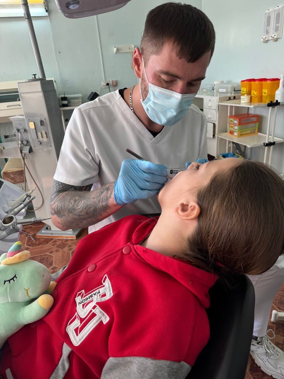 Игорь Кастюкевич: Более 150 человек приняли врачи стоматологи из Адыгеи за четверную смену в Нижнесерогозской больнице Херсонской области. Игорь Кастюкевич: Более 150 человек приняли врачи стоматологи из Адыгеи за четверную смену в Нижнесерогозской больнице Херсонской области.