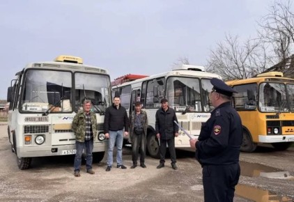 Представители Госавтоинспекции провели в Гиагинском районе профилактическую беседу с водителями общественного транспорта