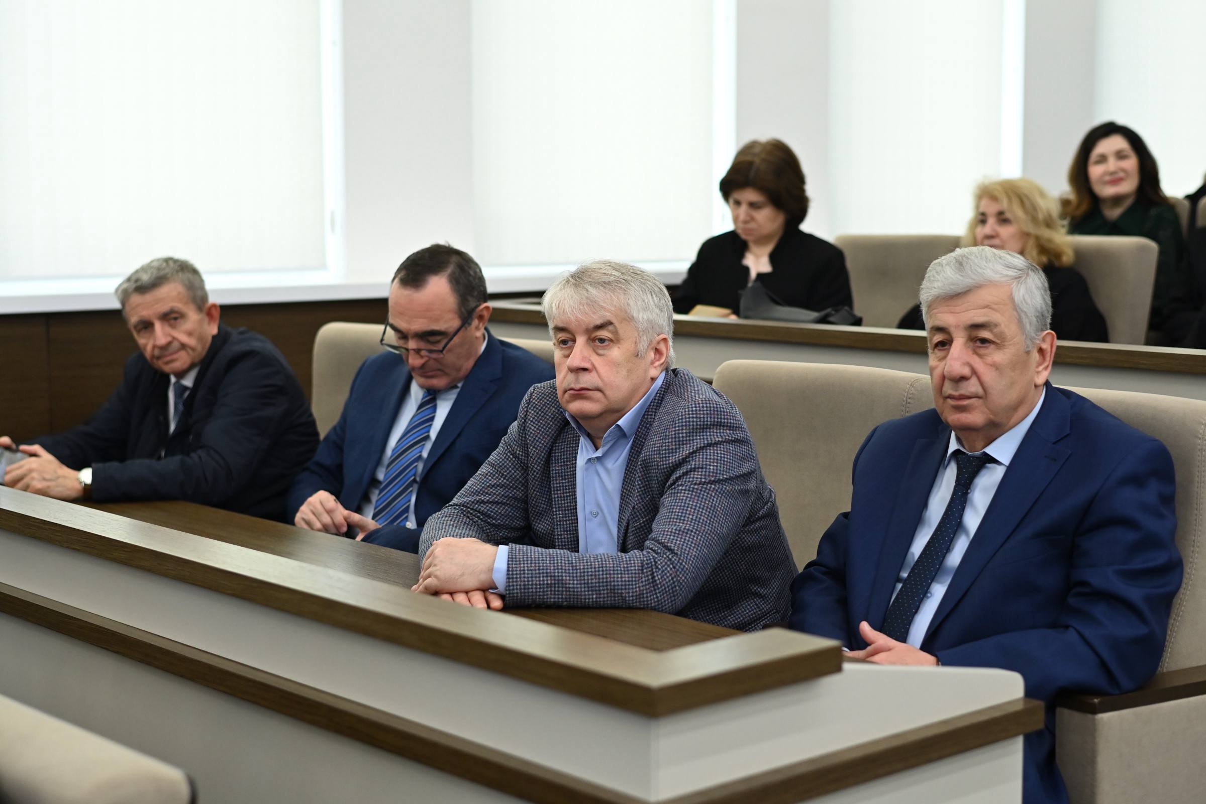 Мурат Кумпилов: Сегодня прошло заседание коллегии сотрудников регионального Министерства здравоохранения и всех, кто связан с этим важнейшим направлением деятельности Мурат Кумпилов: Сегодня прошло заседание коллегии сотрудников регионального Министерства здравоохранения и всех, кто связан с этим важнейшим направлением деятельности