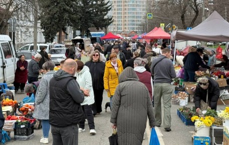 Геннадий Митрофанов: Побывал на ярмарках выходного дня в Майкопе