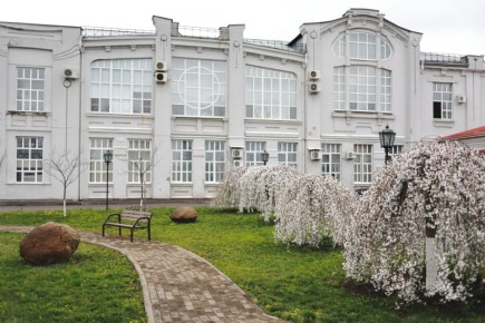 Апрель в Майкопе. С началом тёплого сезона город постепенно меняется