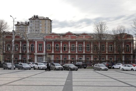 Обследование фасада Дома купца Терзиева ведется в Адыгее перед началом ремонта