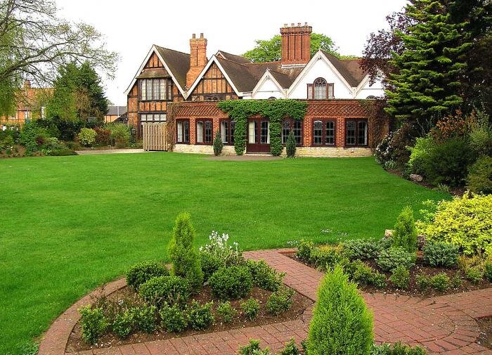 Как быстро преобразить участок: советы по озеленению