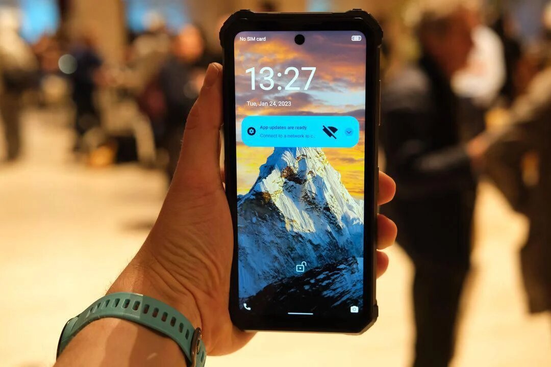 Смартфон с акционным суперзарядом: батарея на 28 000 мАч удивляет мир