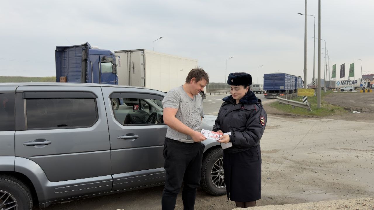 В Адыгейске госавтоинспекторы напомнили родителям о правилах безопасной перевозки детей