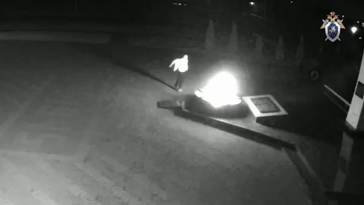 В Адыгее разыскивают вандала, который бросил свою куртку на Вечный огонь и затушил его