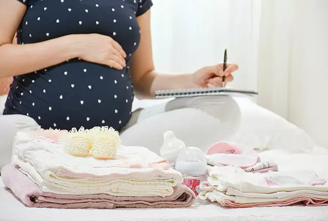 Что взять в роддом: полезный список для мамы и малыша