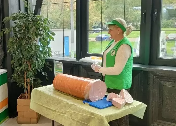 Верность традициям: в Москве снова можно попробовать настоящую колбасу по ГОСТу