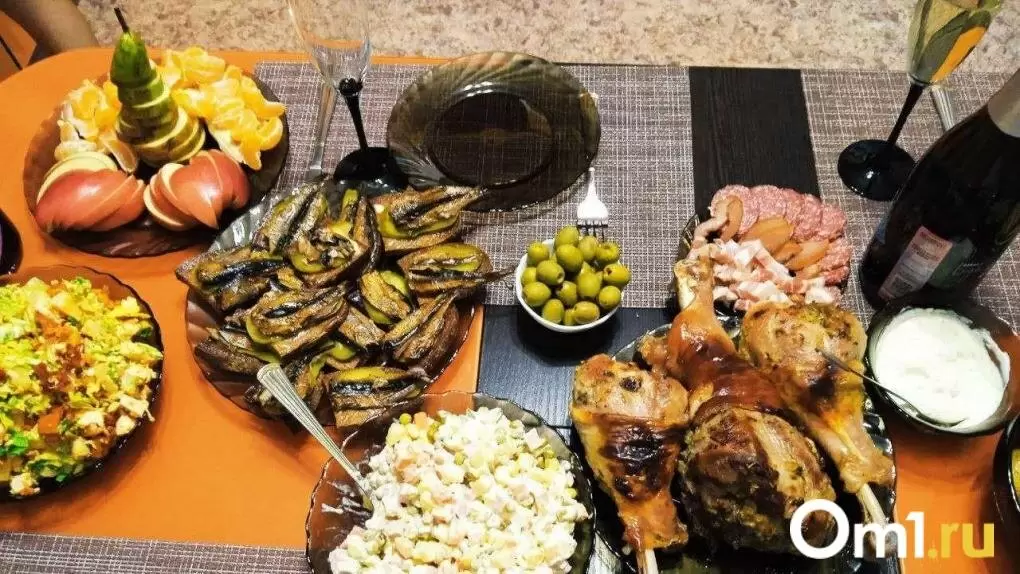 Как избежать пищевого отравления после новогодних праздников: советы Роспотребнадзора