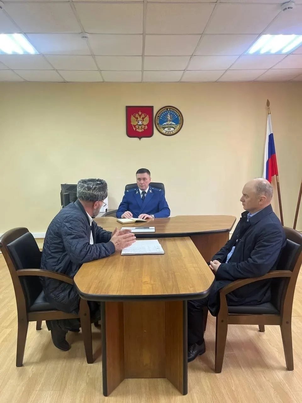 Прокурор Шовгеновского района Анзор Кинечев провел личный прием представителей бизнес-сообщества района