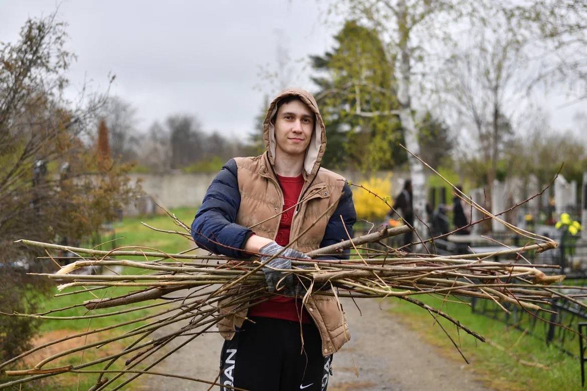 Молодёжь Майкопа присоединилась к акции «Экологический десант волонтёрских отрядов» Молодёжь Майкопа присоединилась к акции «Экологический десант волонтёрских отрядов»