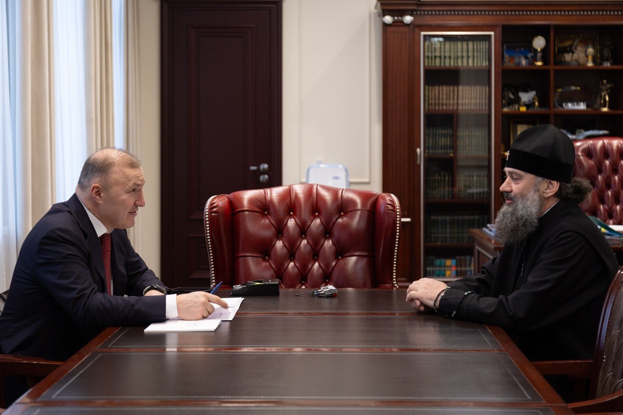 Глава Адыгеи поздравил архиепископа Тихона и всех православных верующих с наступающей Пасхой