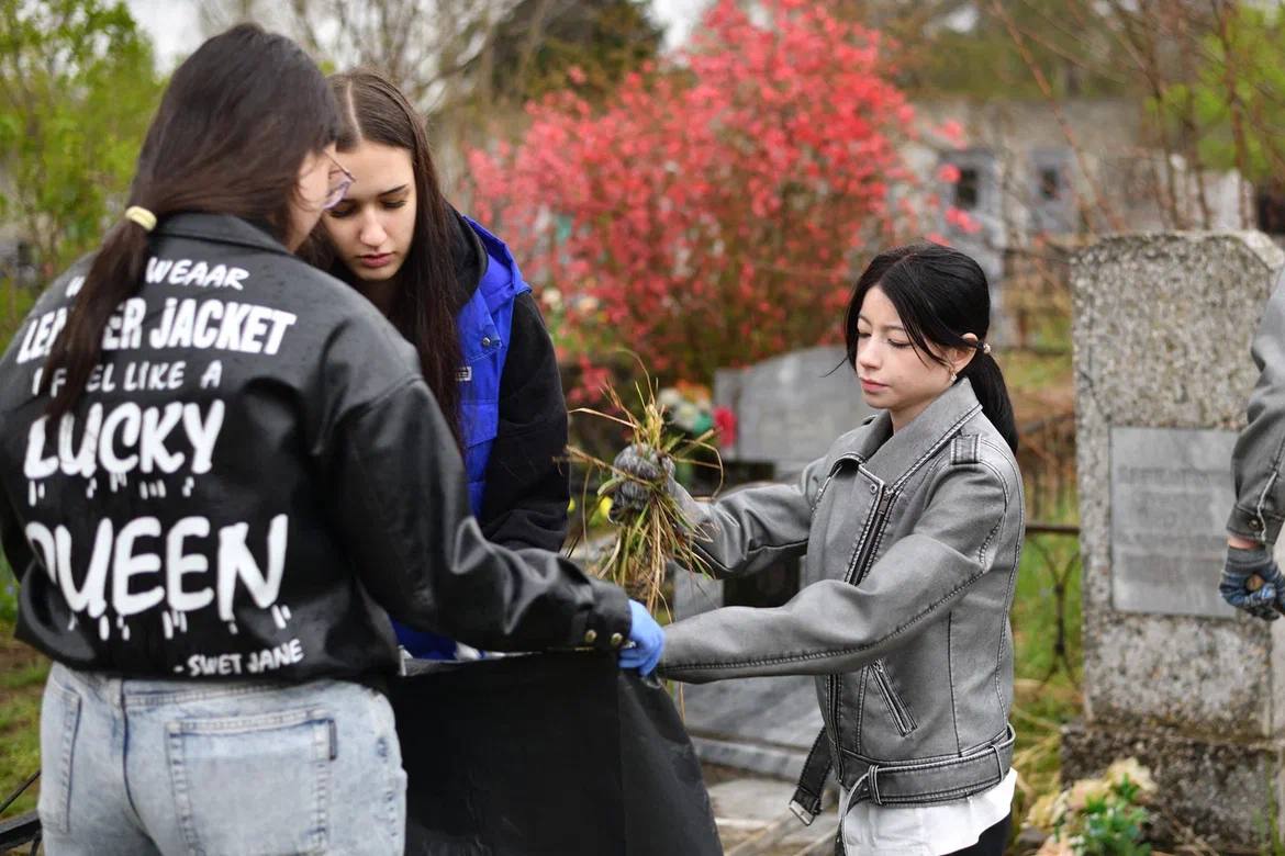 Молодёжь Майкопа присоединилась к акции «Экологический десант волонтёрских отрядов» Молодёжь Майкопа присоединилась к акции «Экологический десант волонтёрских отрядов»