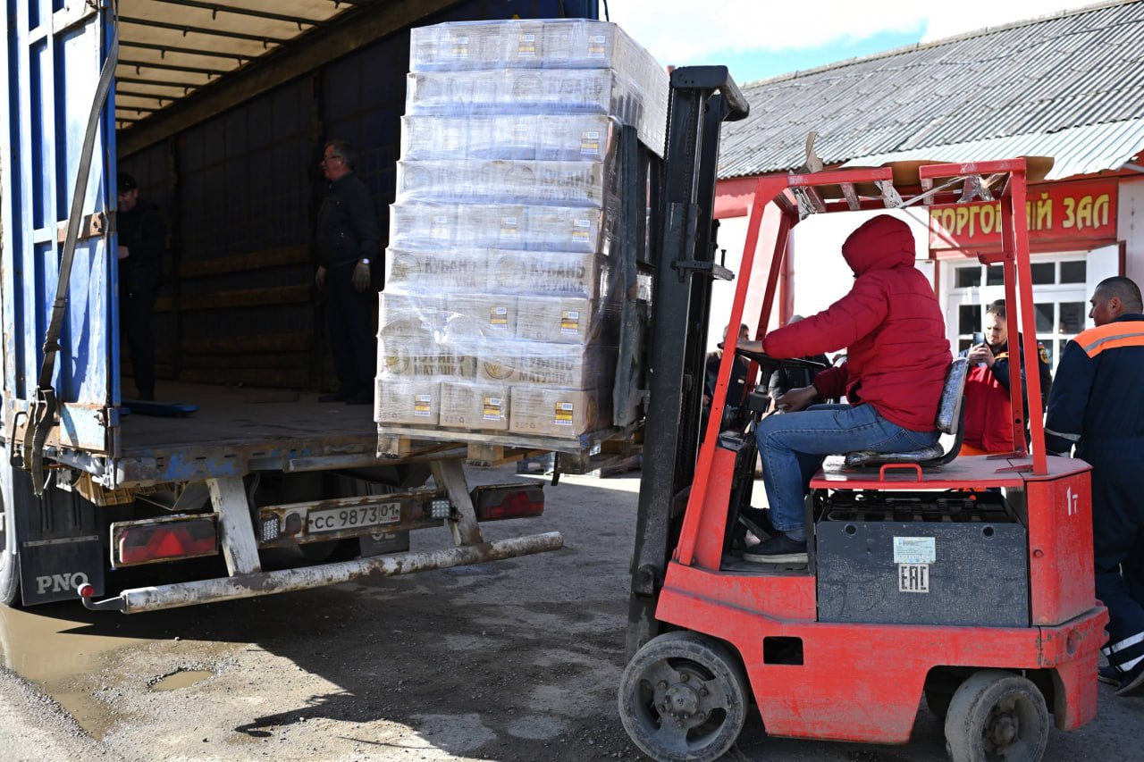 Адыгея направила в Дагестан более 160 тонн гуманитарной помощи Адыгея направила в Дагестан более 160 тонн гуманитарной помощи
