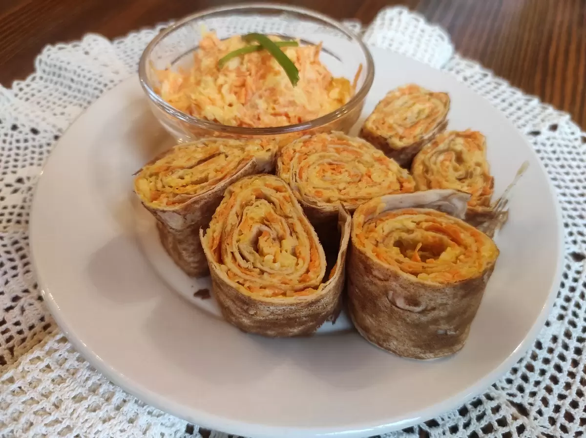 Вкусные рулетики из лаваша с морковью и сыром: быстро и доступно