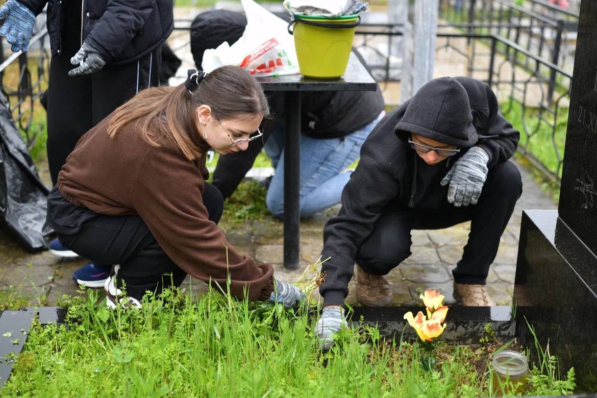 Молодёжь Майкопа присоединилась к акции «Экологический десант волонтёрских отрядов» Молодёжь Майкопа присоединилась к акции «Экологический десант волонтёрских отрядов»