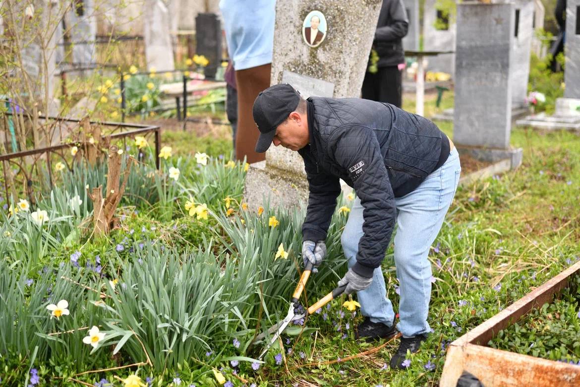 Молодёжь Майкопа присоединилась к акции «Экологический десант волонтёрских отрядов» Молодёжь Майкопа присоединилась к акции «Экологический десант волонтёрских отрядов»