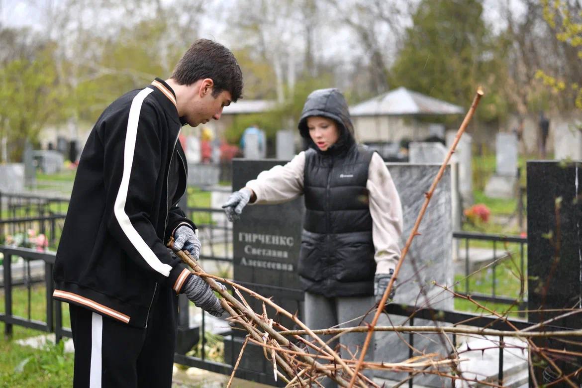 Молодёжь Майкопа присоединилась к акции «Экологический десант волонтёрских отрядов» Молодёжь Майкопа присоединилась к акции «Экологический десант волонтёрских отрядов»