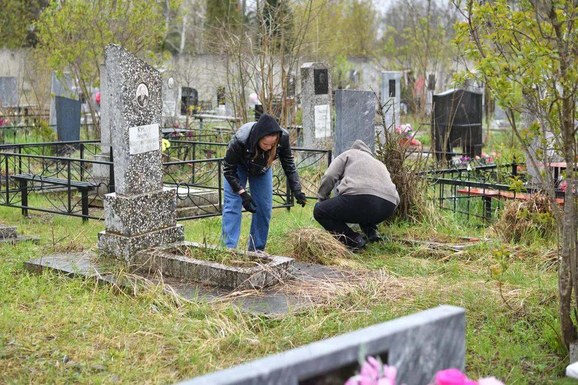 Молодёжь Майкопа присоединилась к акции «Экологический десант волонтёрских отрядов» Молодёжь Майкопа присоединилась к акции «Экологический десант волонтёрских отрядов»